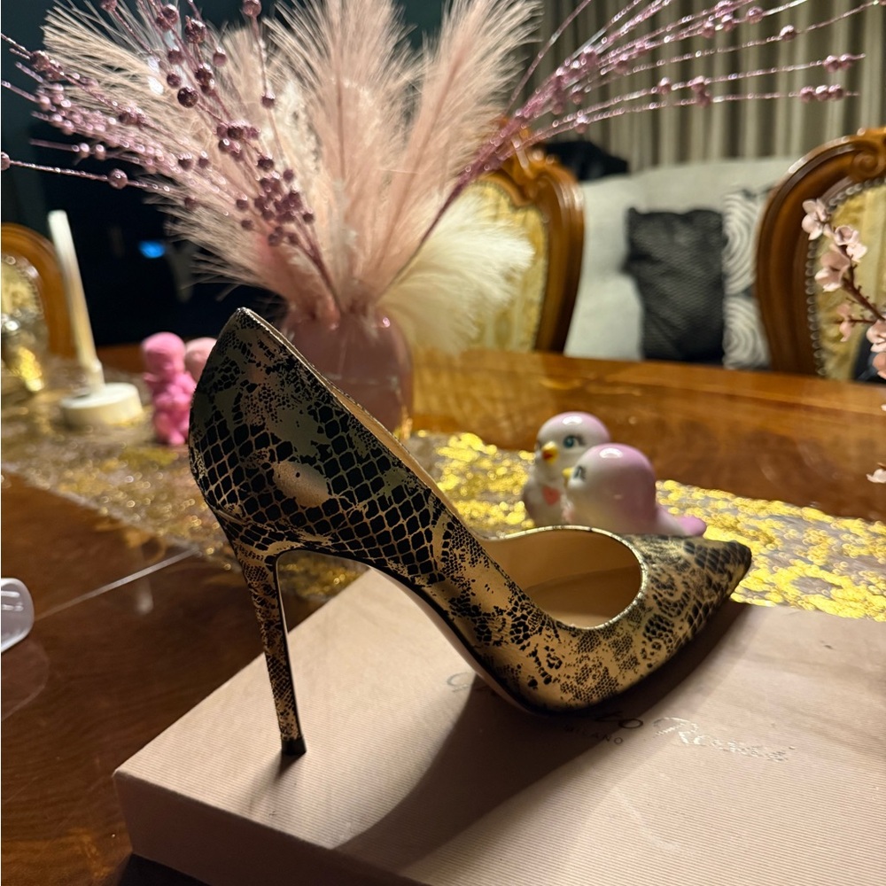Gianvito Rossi Sexy Black and Gold Women's Stiletto Heels. Brand New Never worn